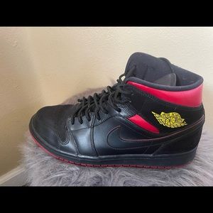 Jordan 1 Mid “LastShot”. Gently used. Size 10.